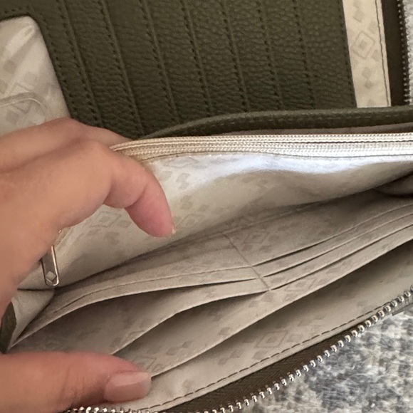 Jewell by Thirty-one Camouflage Women’s Wallet - Picture 3 of 6